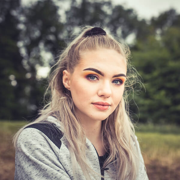 Autorin für Social Media Inhalte in Online Marketing Kursen