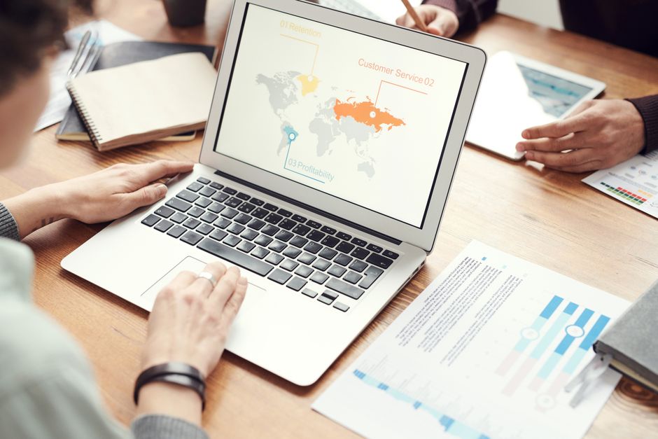 Diagramme und Tracking-Logik für einen Kurs zu Marketing Analytics